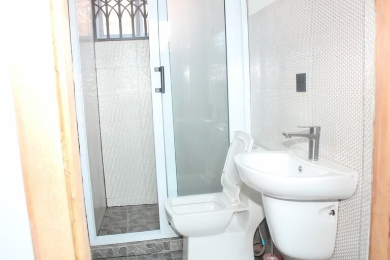 Grace Courtyards: bathroom