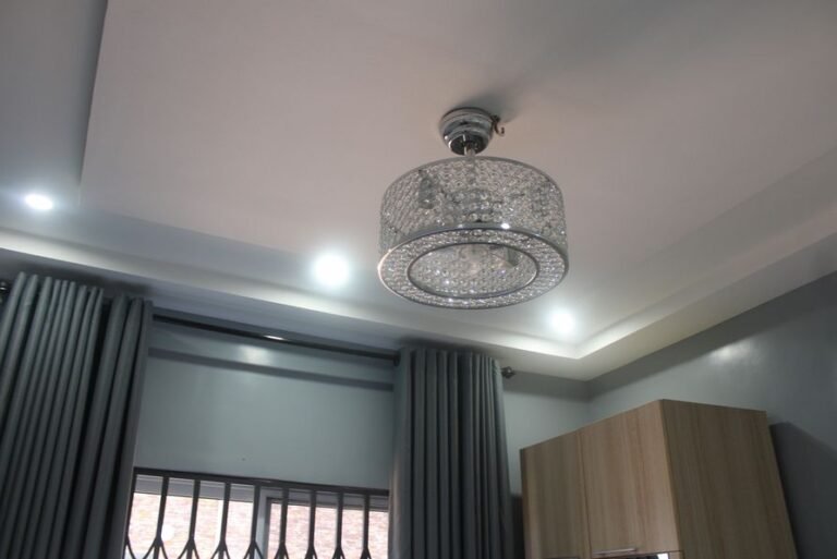 Grace Courtyards: bedroom ceiling