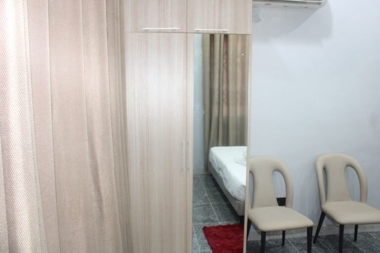 Grace Courtyards: bedroom seating