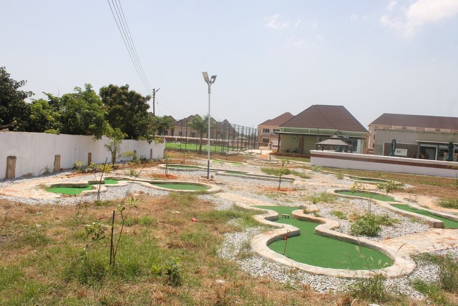 Grace Courtyards: mini golf course