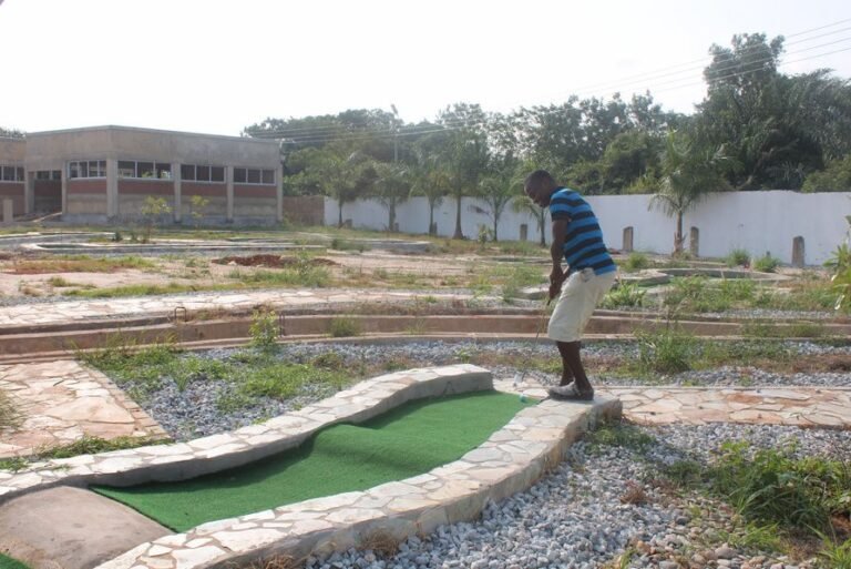 Grace Courtyards: mini golf tee