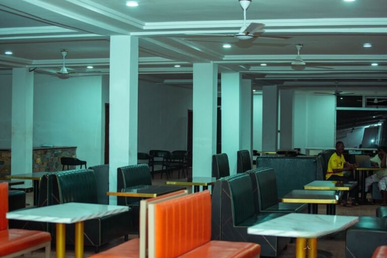 Grace Courtyards: restaurant dining