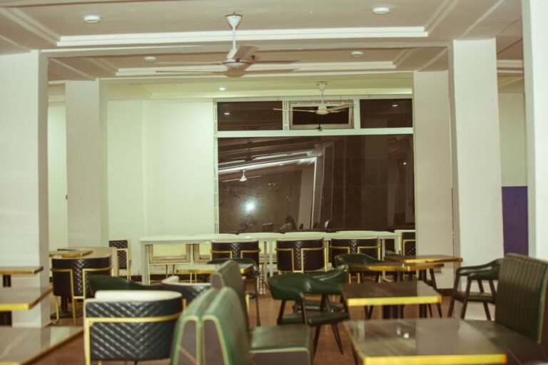 Grace Courtyards: restaurant hall